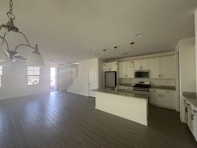 Building Photo - 3 BEDROOM UPGRADED HOME IN UNION PARK