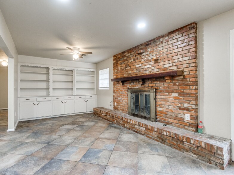 Building Photo - 8604 NE 33rd St