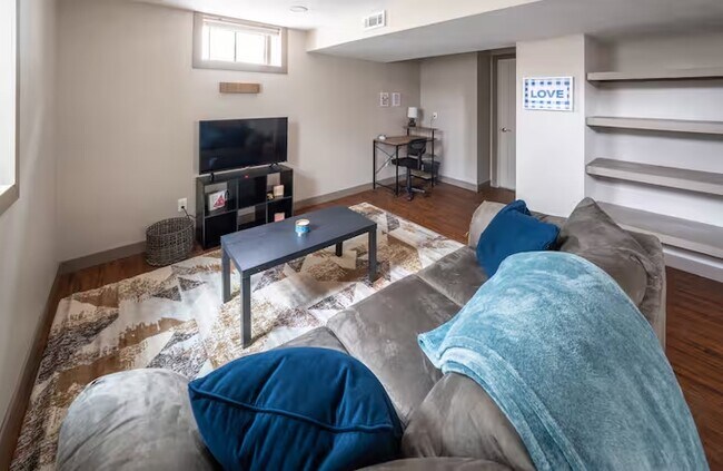 Building Photo - 2208 S Covell Ave