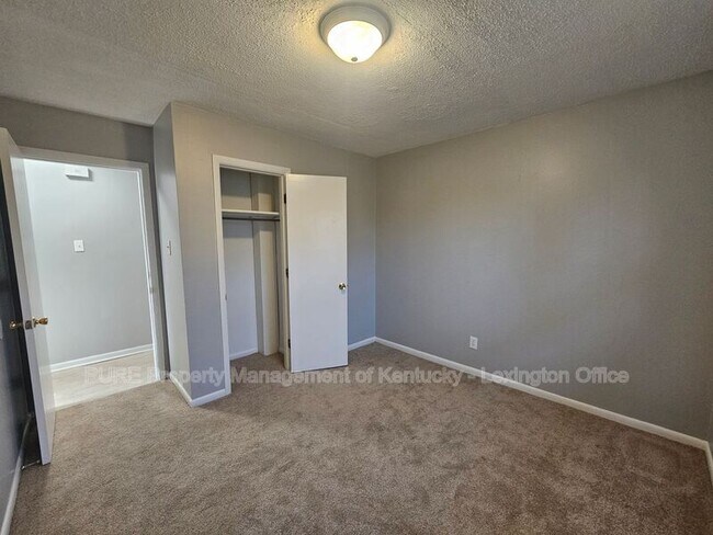 Building Photo - 3510 Lansdowne Dr