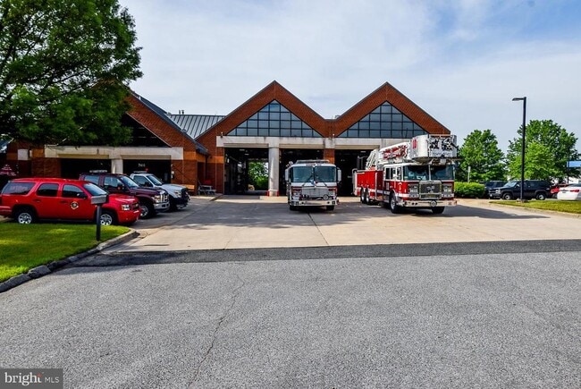 Building Photo - 15043 Cherrywood Dr