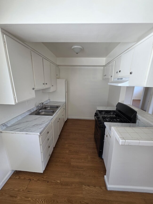 Building Photo - 3114 N Garey Ave