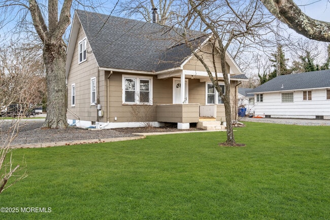 Building Photo - 2061 Lakewood Rd