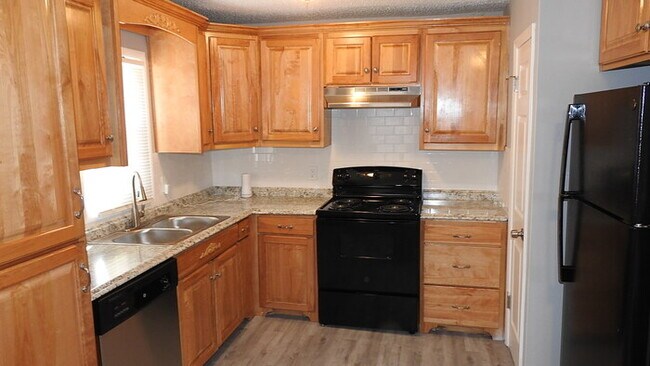Building Photo - Cozy 3 bedrooms and 2 full baths home located on Holt Lane in Kansas City, KS