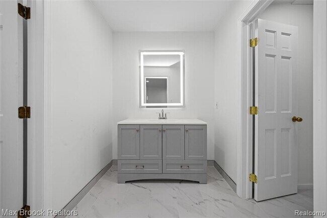 Building Photo - 3332 Barlyn Ln