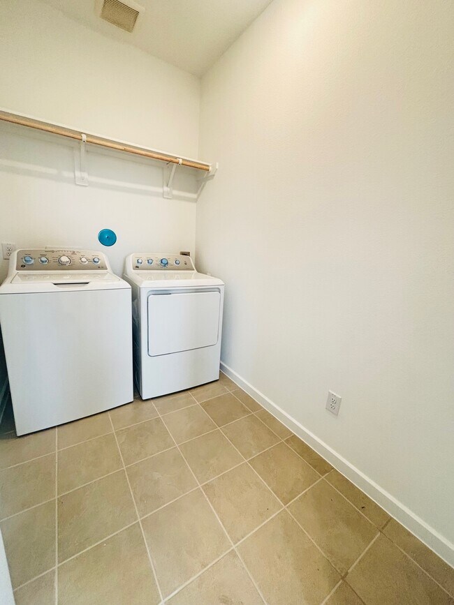 Building Photo - 9714 Periwinkle Chase Dr