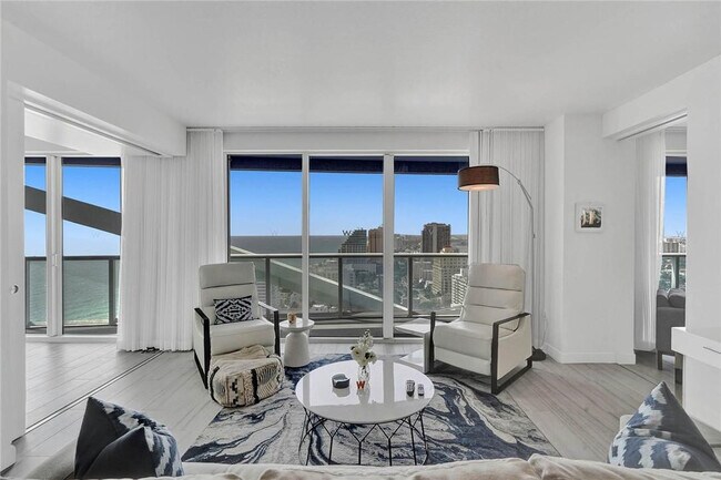 Building Photo - 3101 Bayshore Dr