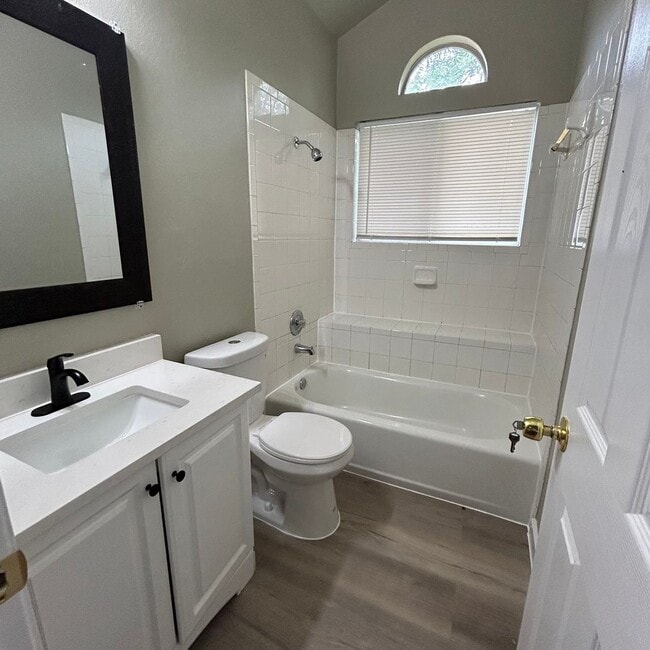 Building Photo - 1217 Armadillo Rd