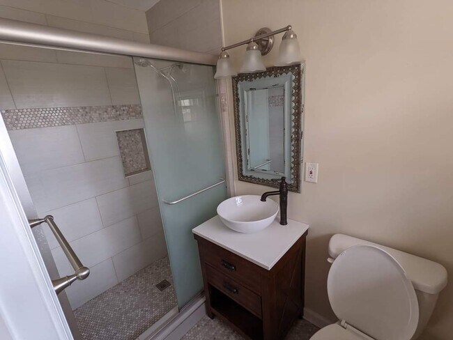 Building Photo - 275 E Lake Dr