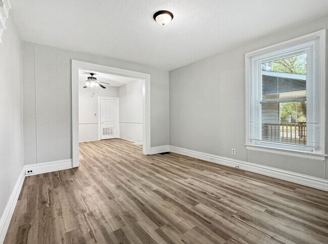 Building Photo - 1400 Lafayette Ave NE