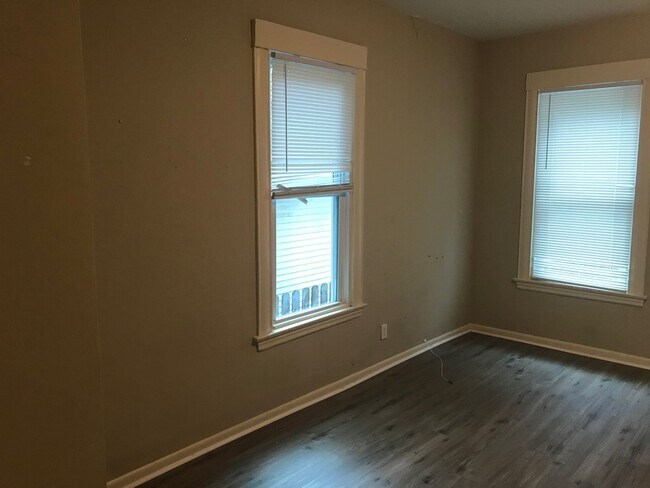 Building Photo - 1616-18 Emerson Ave N