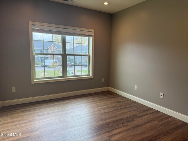 Building Photo - 48 Bavarian Wy