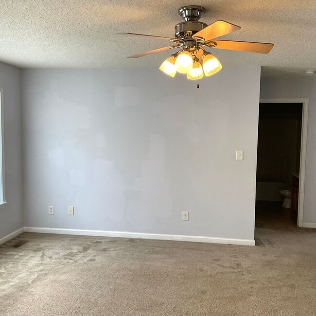 Building Photo - 3 Bedrooms, 2 Baths Home For Rent in Newto...