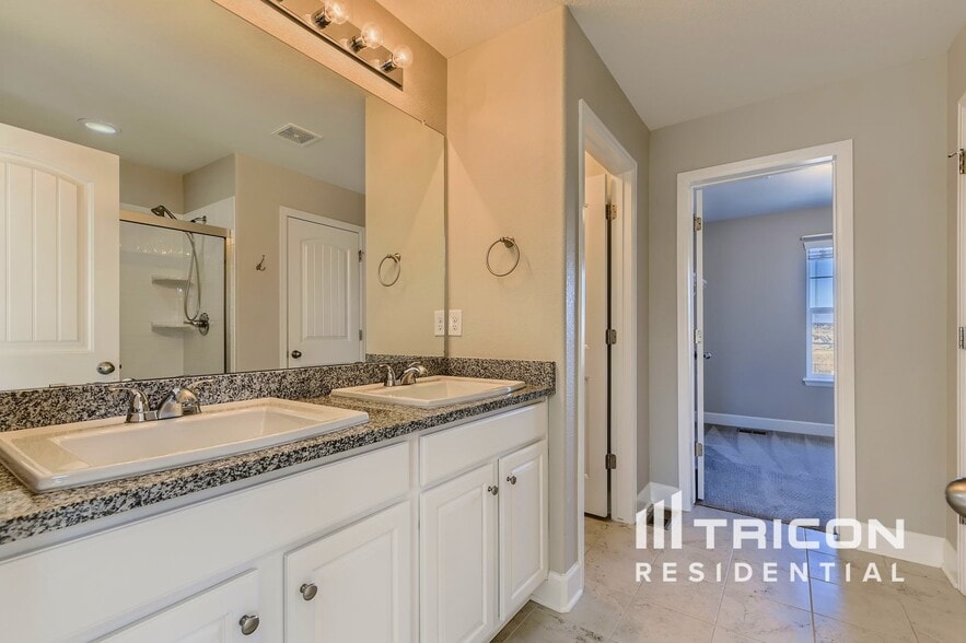 Building Photo - 7773 Oasis Dr