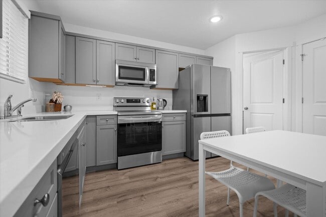 Building Photo - 645 S Plum Creek Ln E