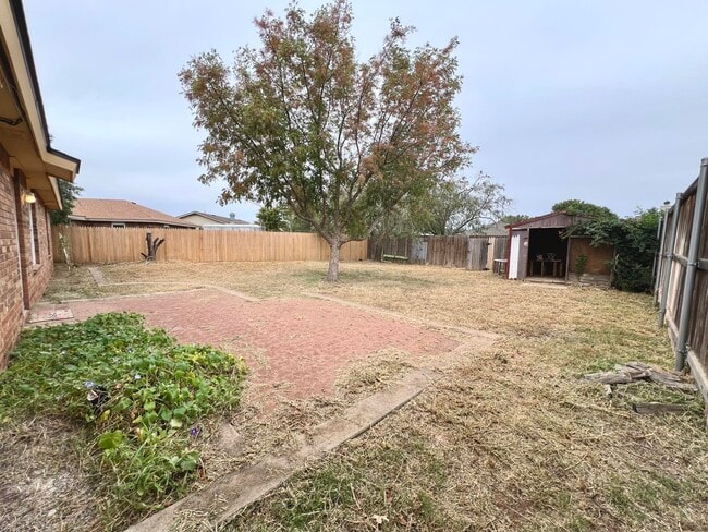 Building Photo - 5908 10th Dr