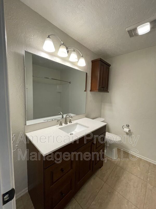 Building Photo - 3711 E 108th St