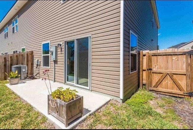 Building Photo - 126 Moultrie Village Ln
