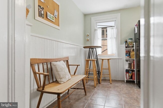 Building Photo - 405 Leverington Ave