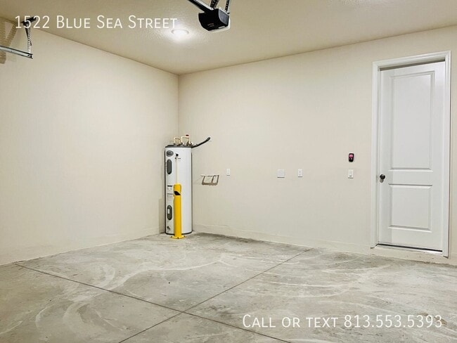 Building Photo - 1522 Blue Sea St