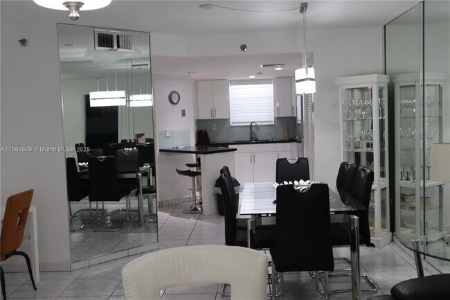 Building Photo - 17801 N Bay Rd