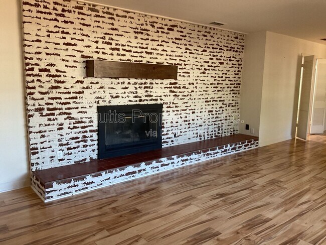 Building Photo - 2114 Crestline Dr