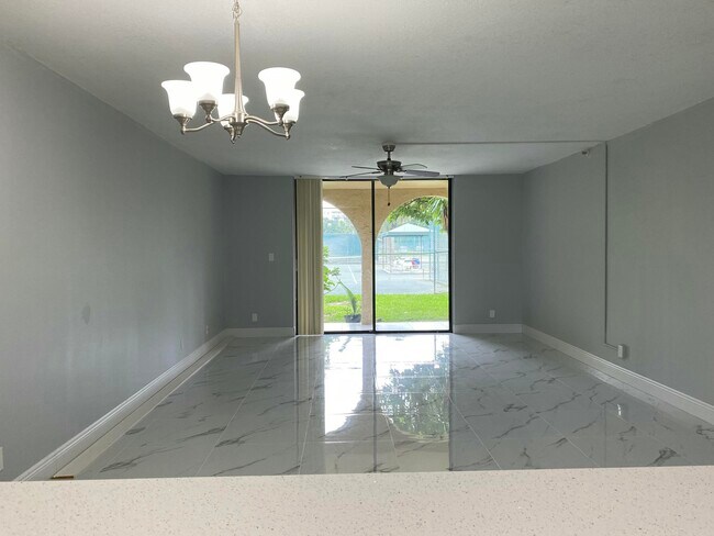 Building Photo - 2788 Tennis Club Dr