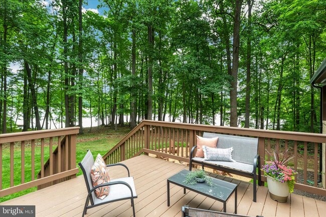 Building Photo - 4386 Lakewood Dr