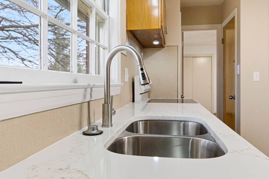 Building Photo - 925 Ashland Ave