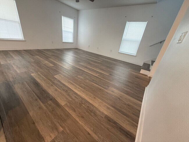 Building Photo - Spacious Riverview Rental in South Fork Lakes with Oversized Screened Patio & 2-Car Garage