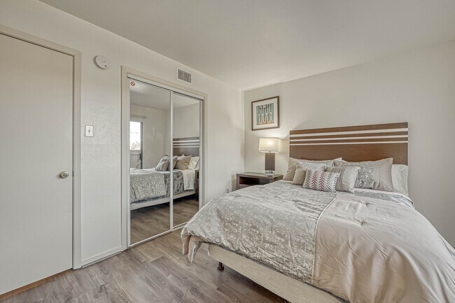 Building Photo - 8433 Hearth Dr