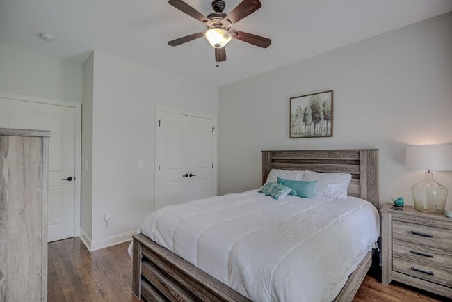 Building Photo - Fully Furnished, Short Term Rental, 1 Mont...