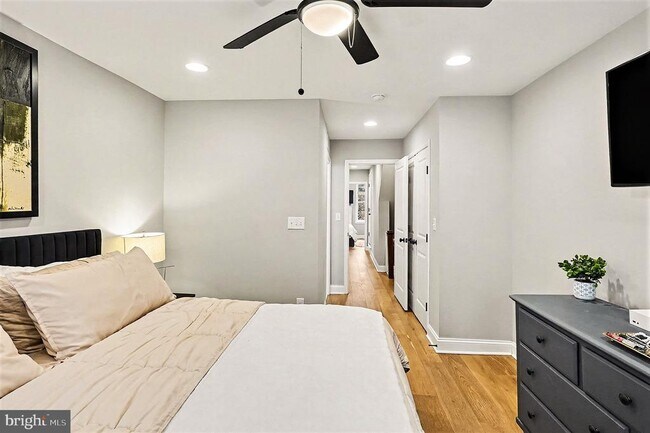 Building Photo - 443 S Robinson St