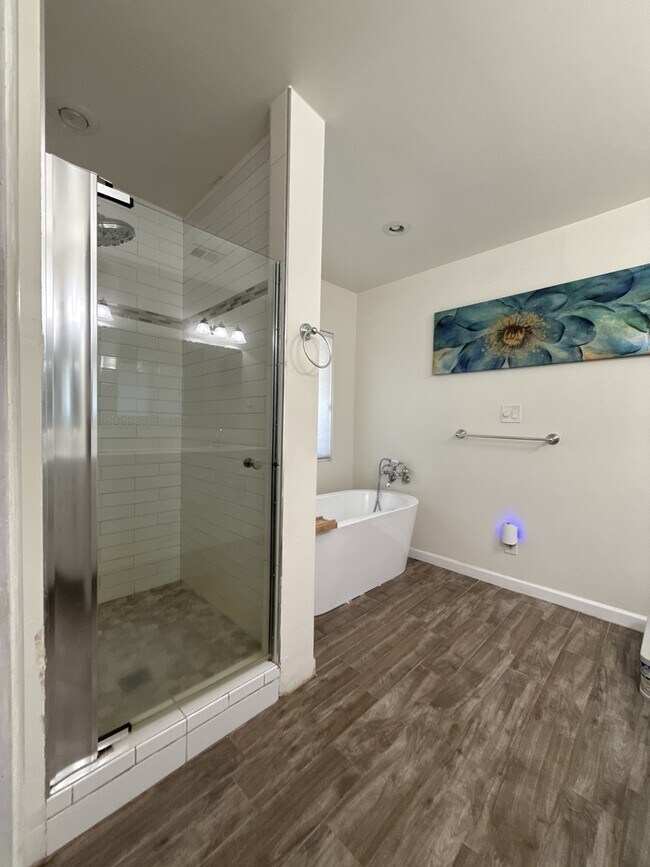 Building Photo - 6504 Edgemont Dr