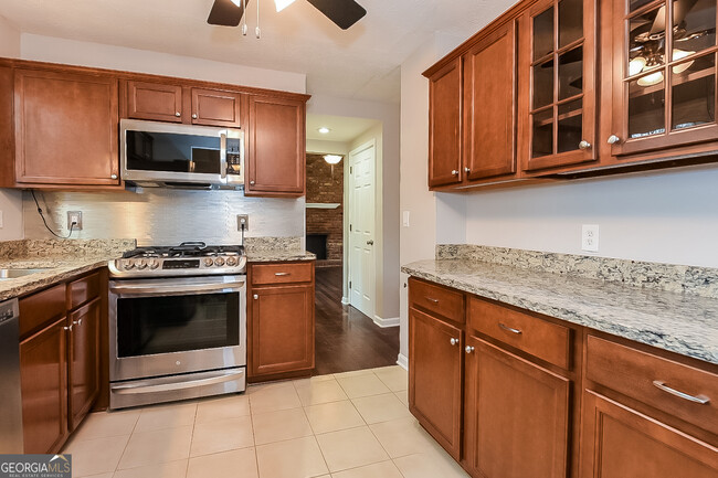 Building Photo - 461 Barnsdale Dr