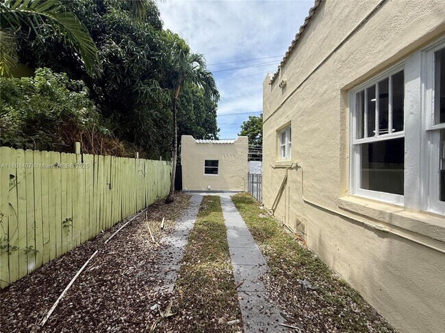 Building Photo - 651 NW 47th Terrace