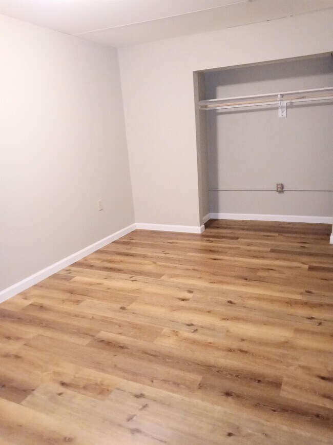 Building Photo - 728 1/2 SW Cambridge Ave