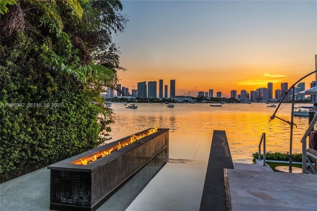 Building Photo - 440 S Hibiscus Dr