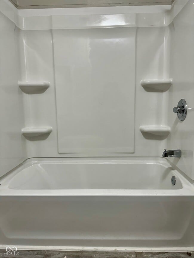 Building Photo - 3831 Ireland Dr