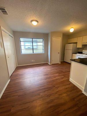 Building Photo - 9806 Roxanna Dr
