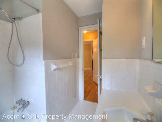 Building Photo - 3 br, 2 bath House - 510 Everett Place