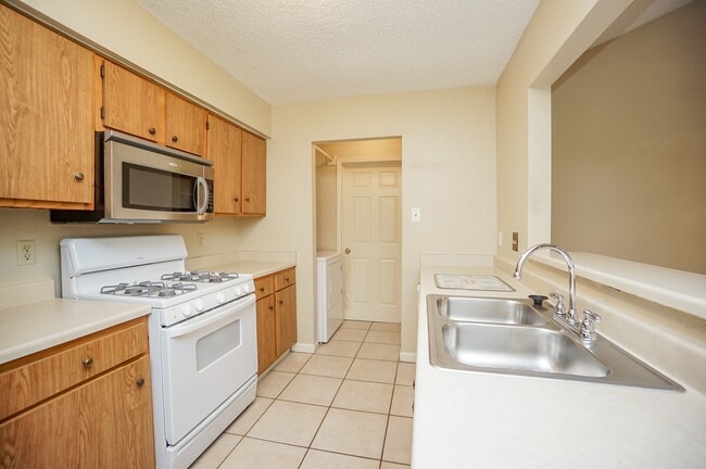 Building Photo - 20143 Beechview Ln
