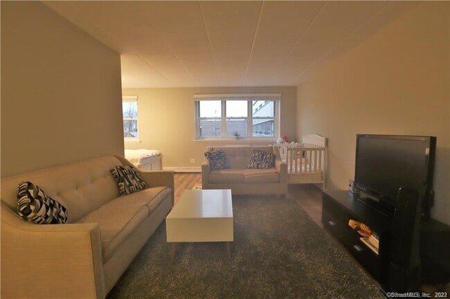 Building Photo - 27 Northill St