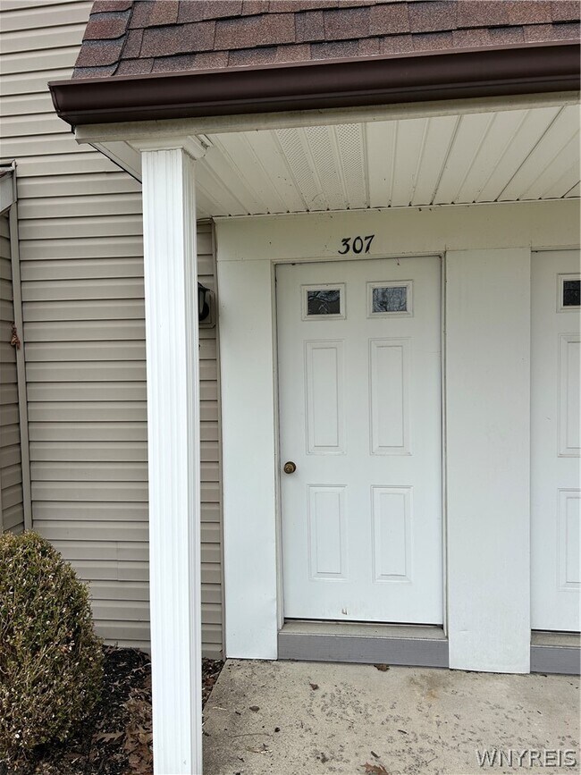 Building Photo - 307 Cayuga Rd