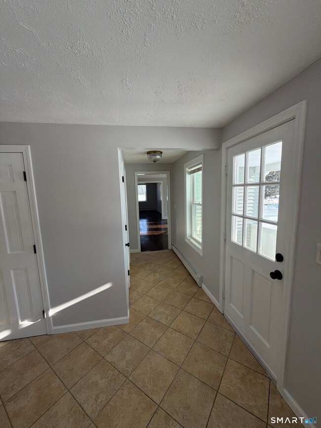 Building Photo - 610 Ives Row