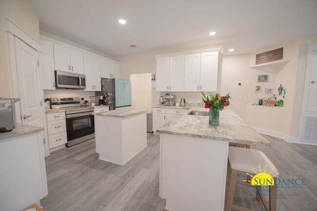 Building Photo - Stunning 3 Bedroom Home in Navarre near Highway 98!