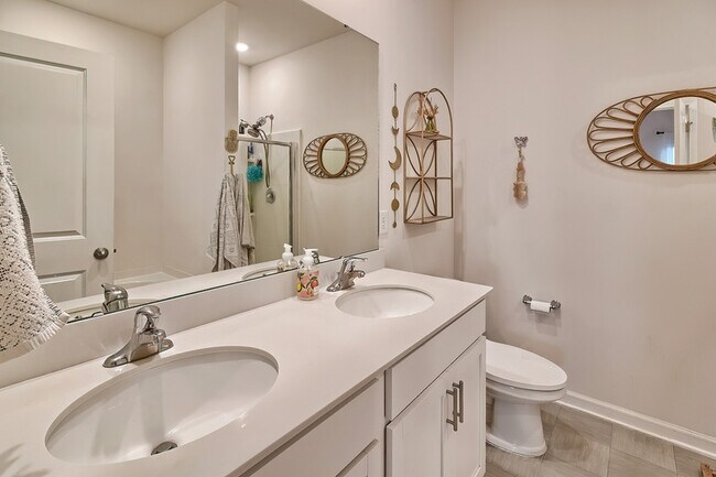 Building Photo - 310 Tulip Way