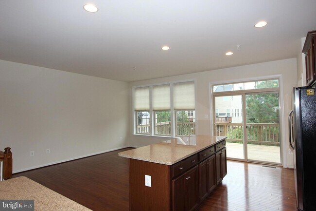 Building Photo - 325 Hersden Ln