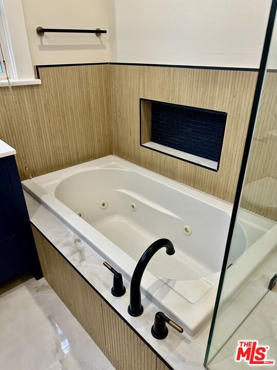 Building Photo - 1086 Meadowbrook Ave