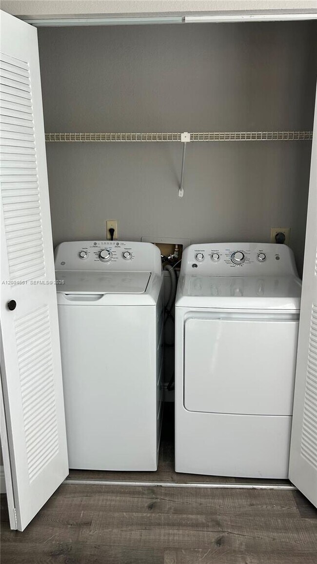 Building Photo - 3430 Pinewalk Dr N